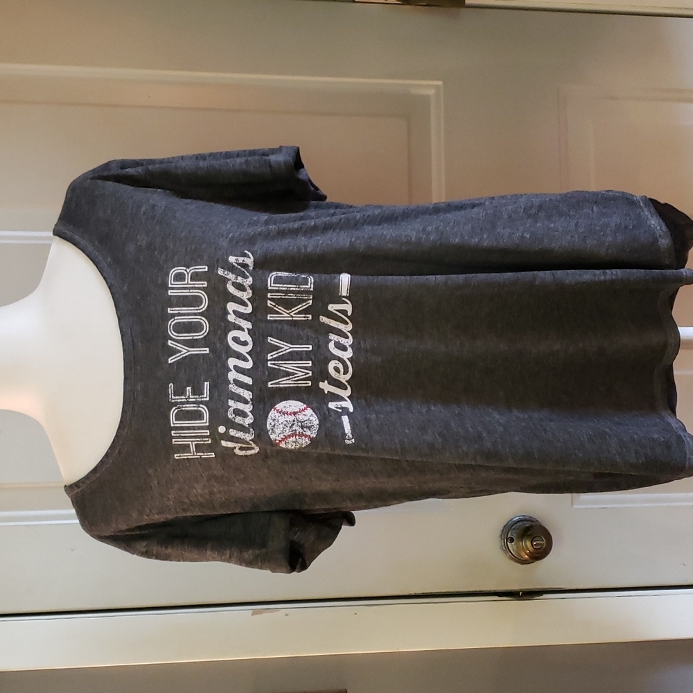 Maurices baseball/softball shirt, size xl